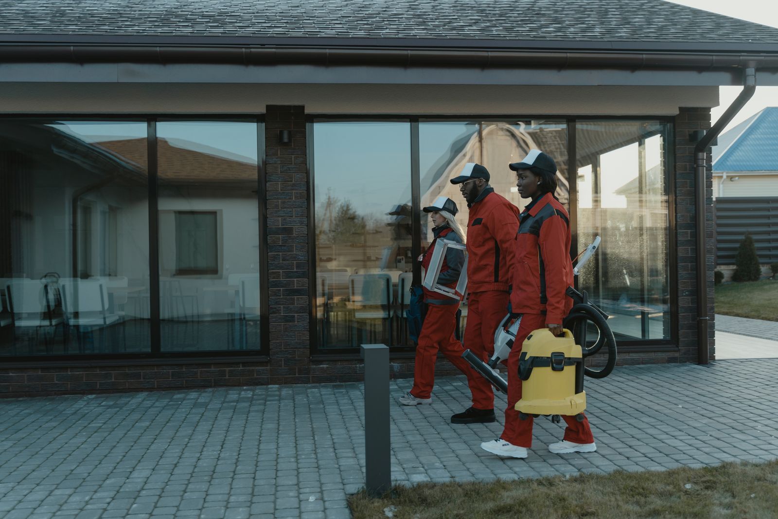 The Sparkle Pane crew arriving at a Knoxville home with their equipment
