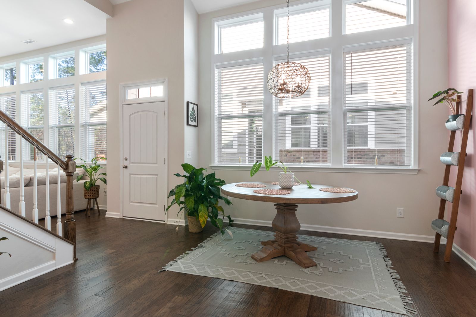 A bright Knoxville dining room after a window clean